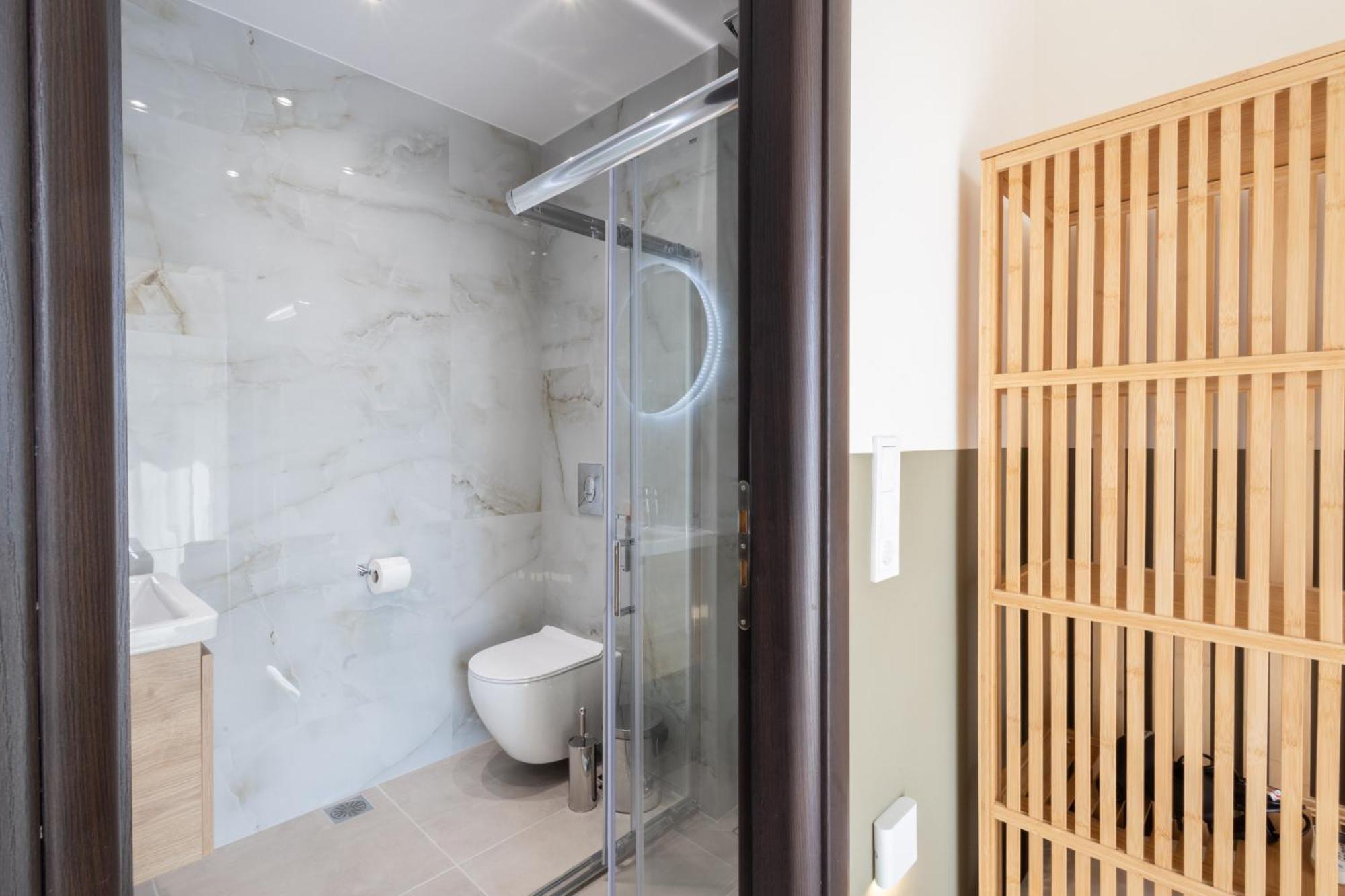 Luxurious 3-Bedroom Seaside Retreat Fully Renovated In 2025 Athena Bagian luar foto