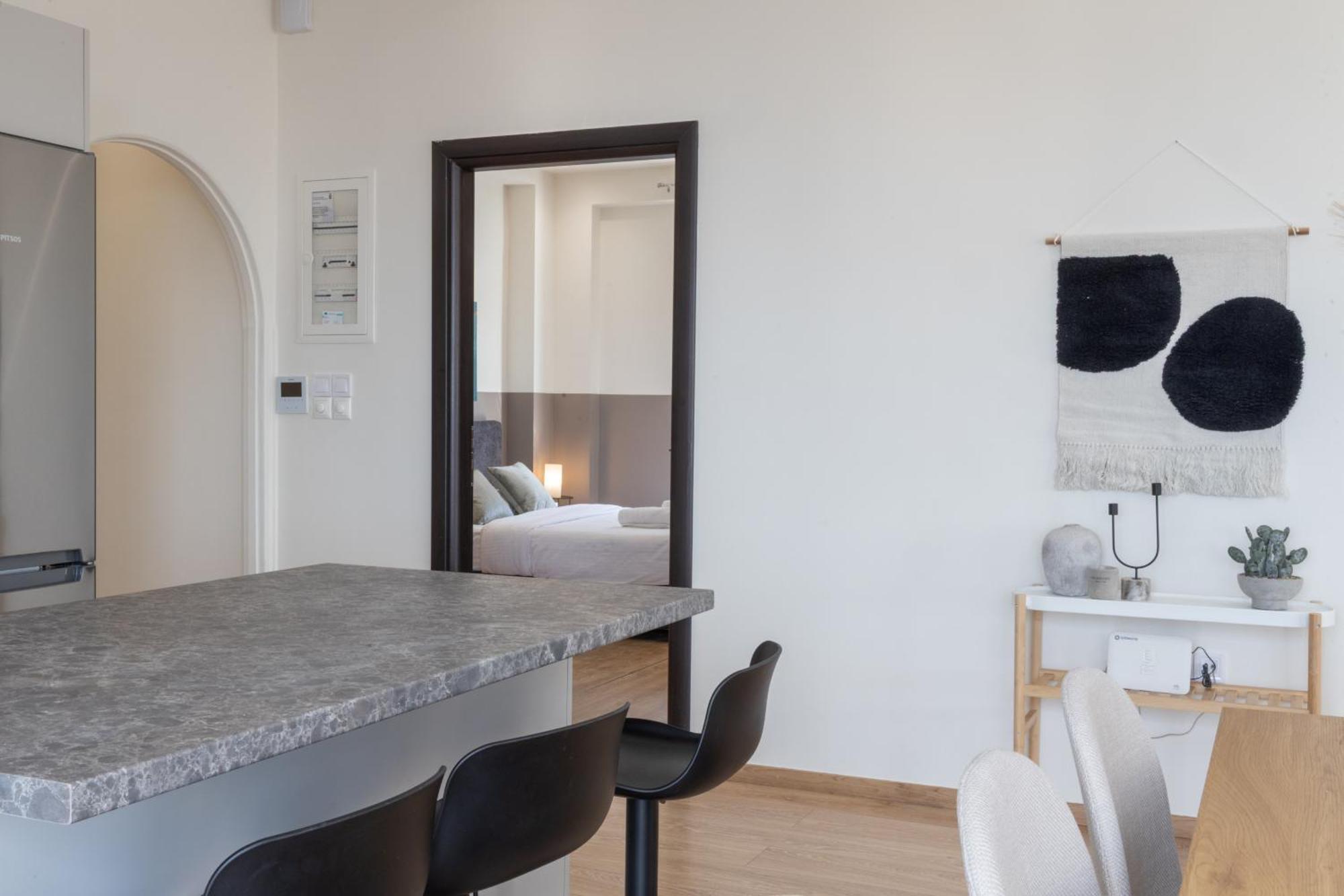 Luxurious 3-Bedroom Seaside Retreat Fully Renovated In 2025 Athena Bagian luar foto