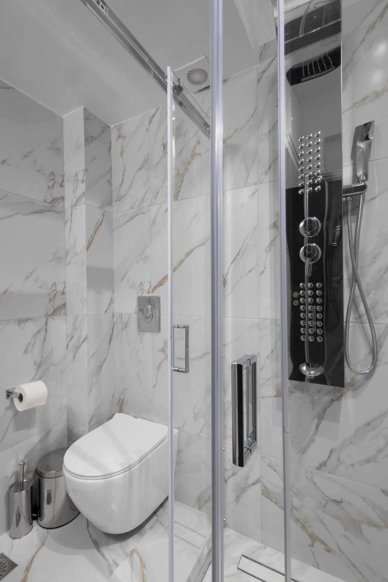 Luxurious 3-Bedroom Seaside Retreat Fully Renovated In 2025 Athena Bagian luar foto