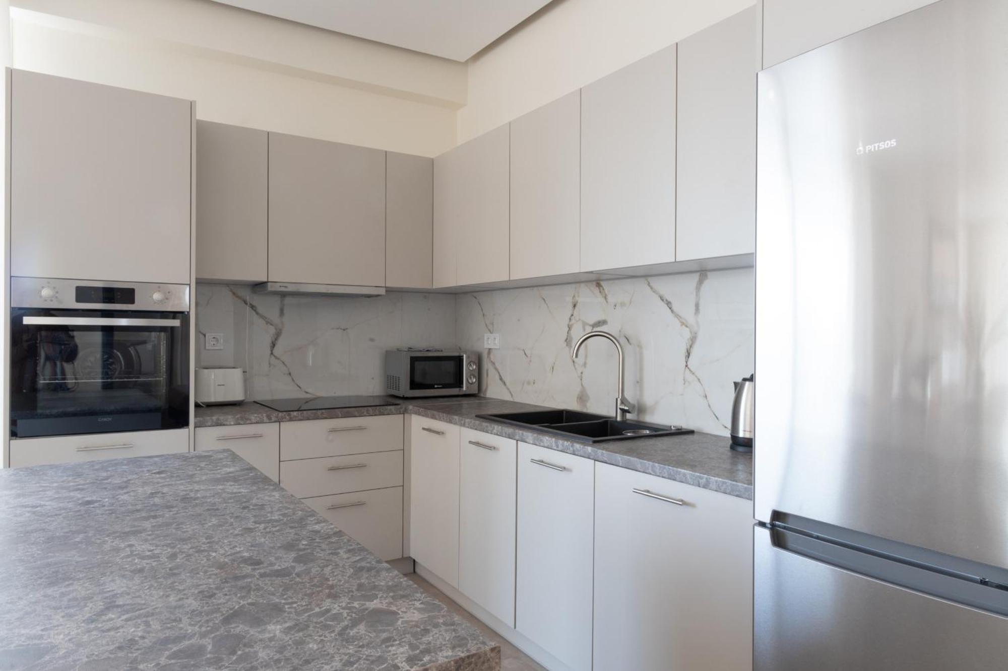 Luxurious 3-Bedroom Seaside Retreat Fully Renovated In 2025 Athena Bagian luar foto