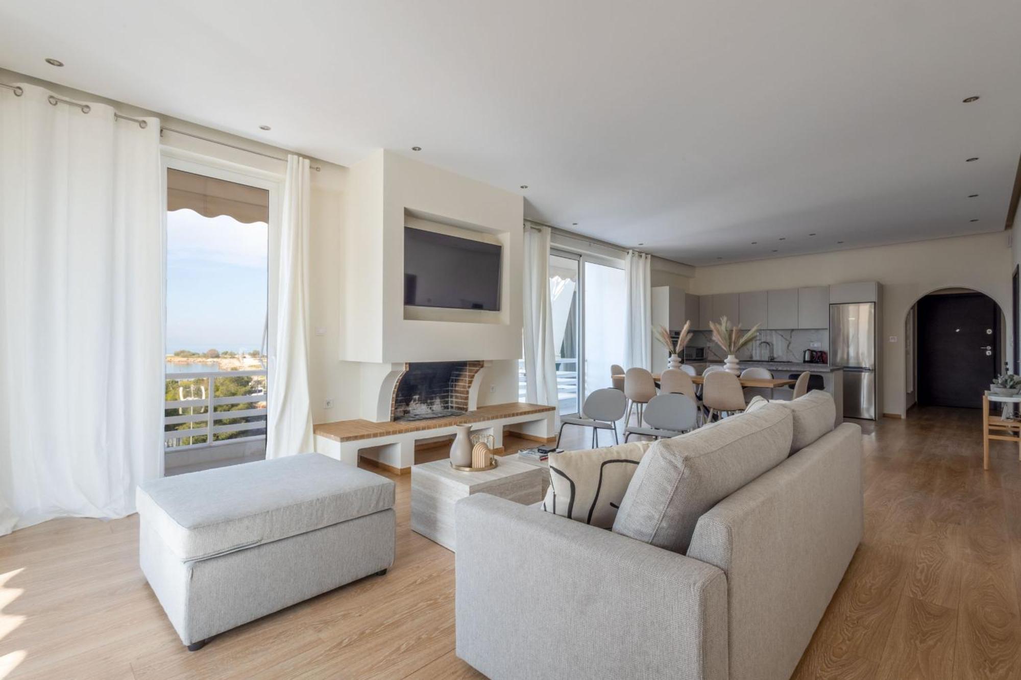 Luxurious 3-Bedroom Seaside Retreat Fully Renovated In 2025 Athena Bagian luar foto